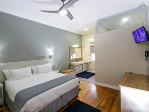 Standard Apartment | Premium bedding, in-room safe, individually decorated - Queen’s Hotel by BON Hotels (Oudtshoorn)