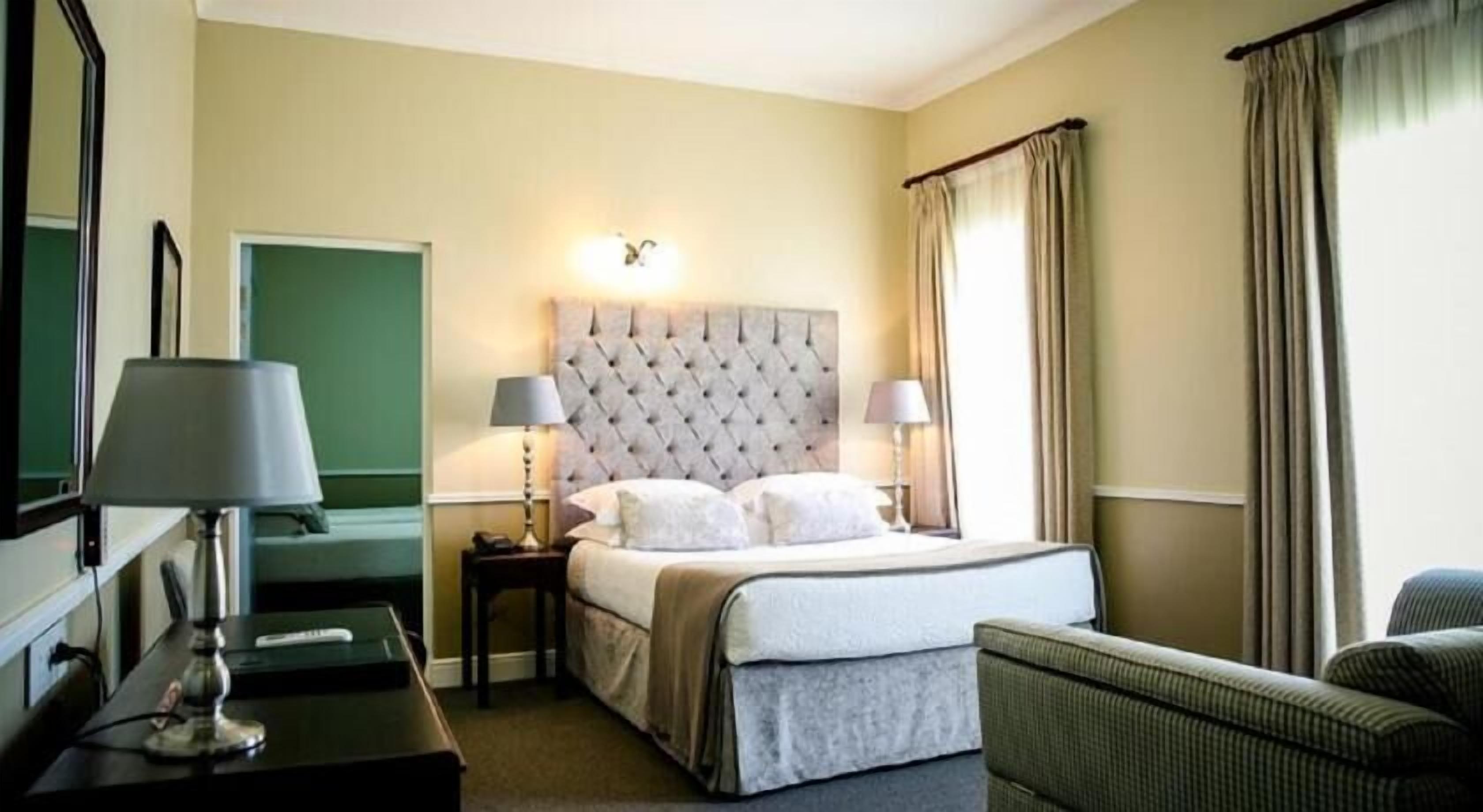 Premium bedding, in-room safe, individually decorated