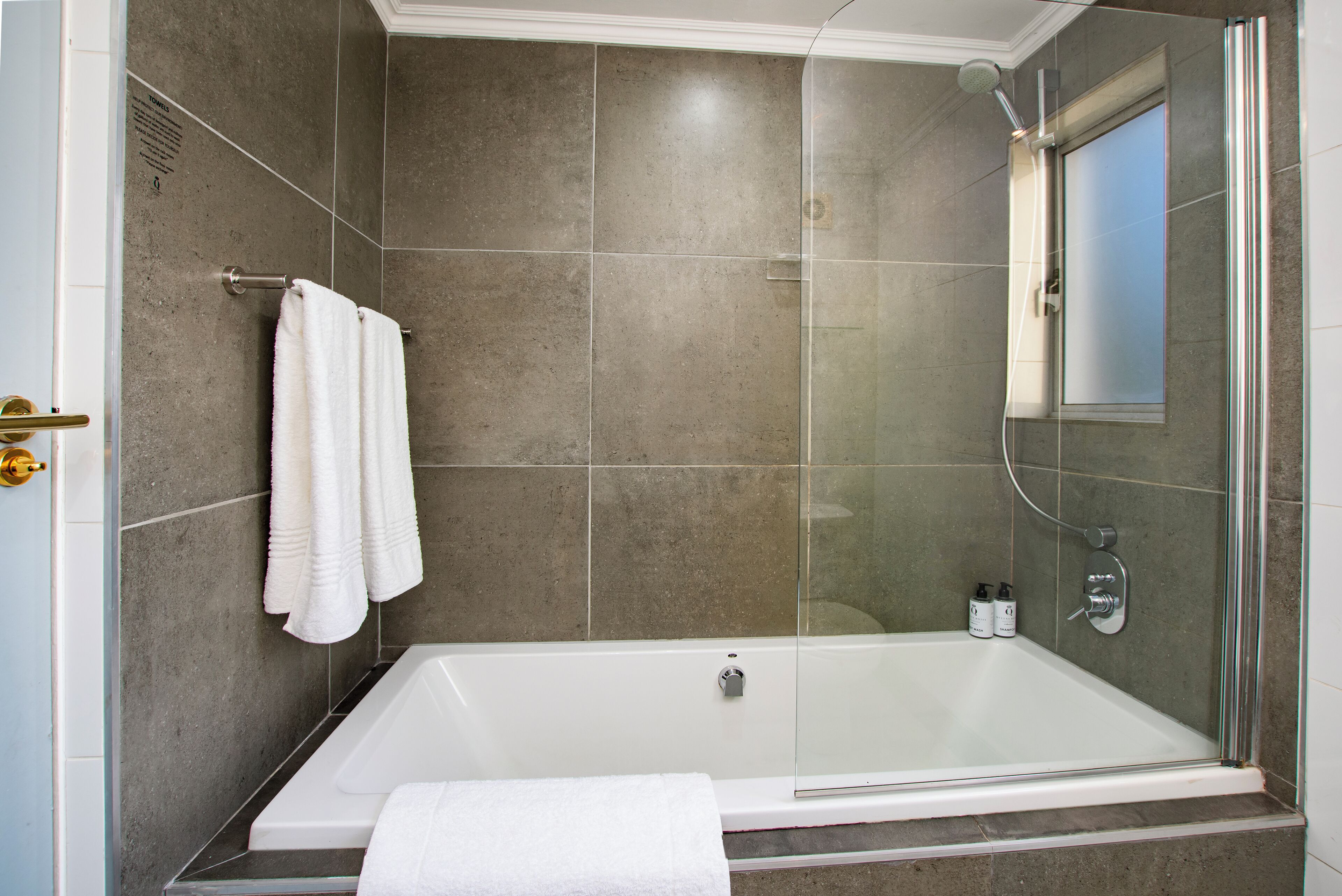 family suite | bathroom | free toiletries, hair dryer, towels