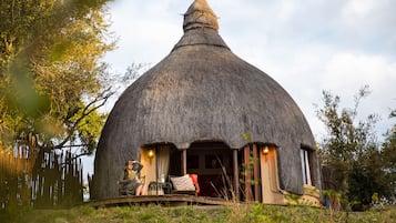 Suite, 1 tweepersoonsbed | Luxe beddengoed, een kluis op de kamer, een bureau, beddengoed