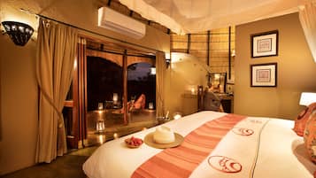 Suite, 1 dobbeltseng | Sengetøy av topp kvalitet, safe på rommet, skrivebord og sengetøy