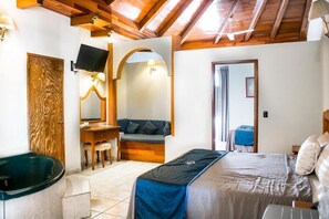 Individually furnished, desk, laptop workspace - Hotel Frances (Guadalajara)