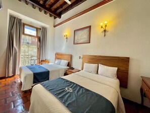 Standard Quadruple Room | Individually furnished, desk, laptop workspace - Hotel Frances (Guadalajara)