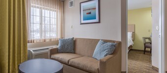 キャンドルウッド スイーツ エアポート by IHG