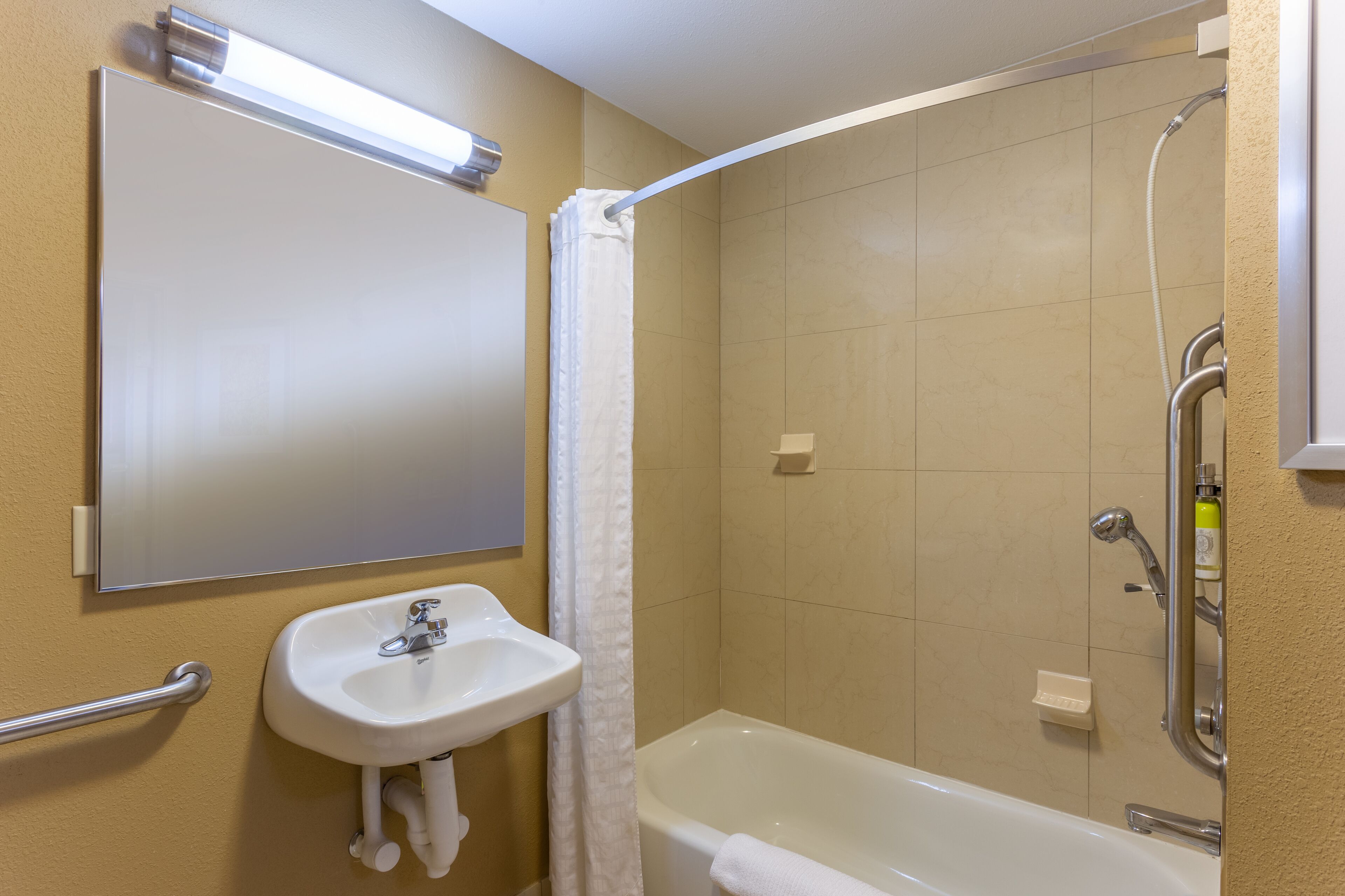 combined shower/bathtub, free toiletries, hair dryer, towels