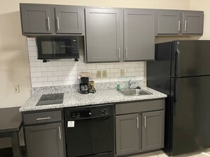 大型冷蔵庫、電子レンジ、コンロ、食器洗い機