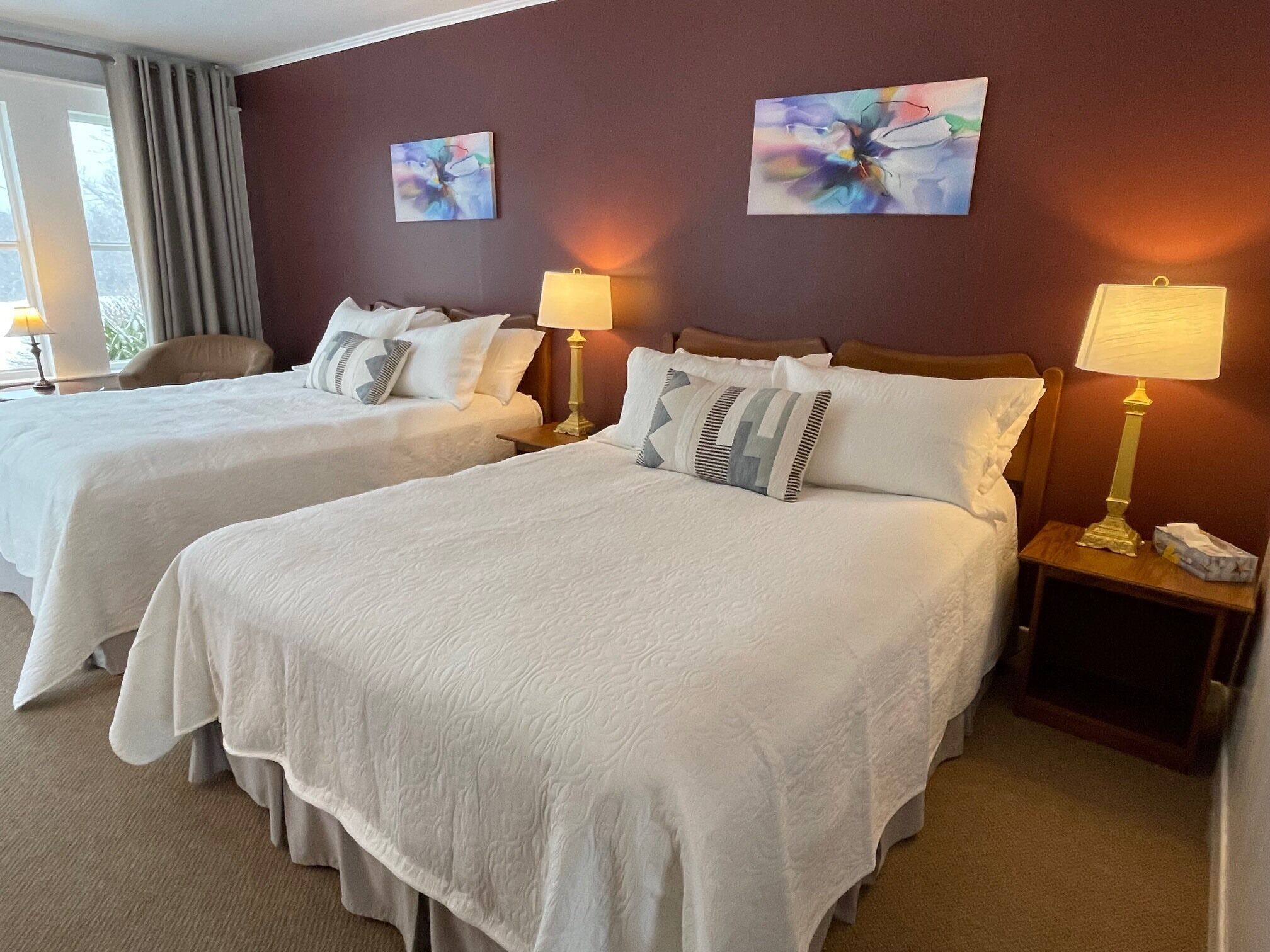 خزنة داخل الغرفة وبديكورات فريدة لكل غرفة وطراز فريد لكل وحدة