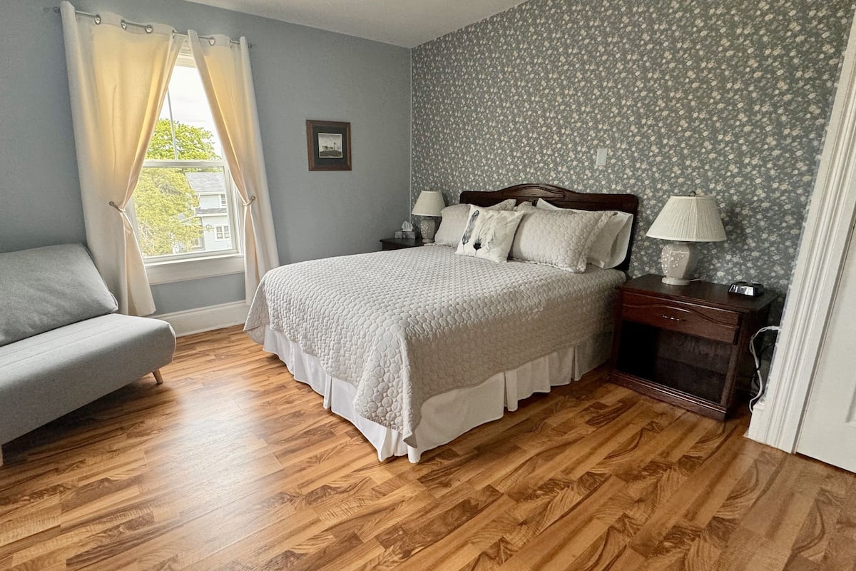 Suite, 2 camas Queen size | Caja de seguridad en la habitación y decoración personalizada