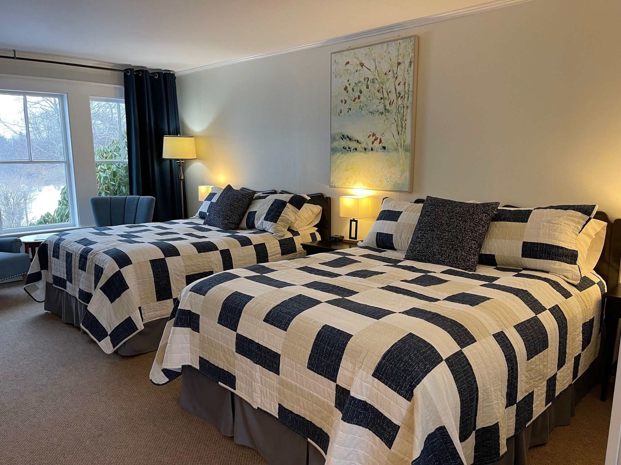 خزنة داخل الغرفة وبديكورات فريدة لكل غرفة وطراز فريد لكل وحدة