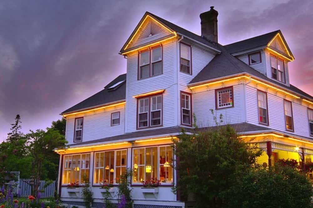 The Harbourview Inn