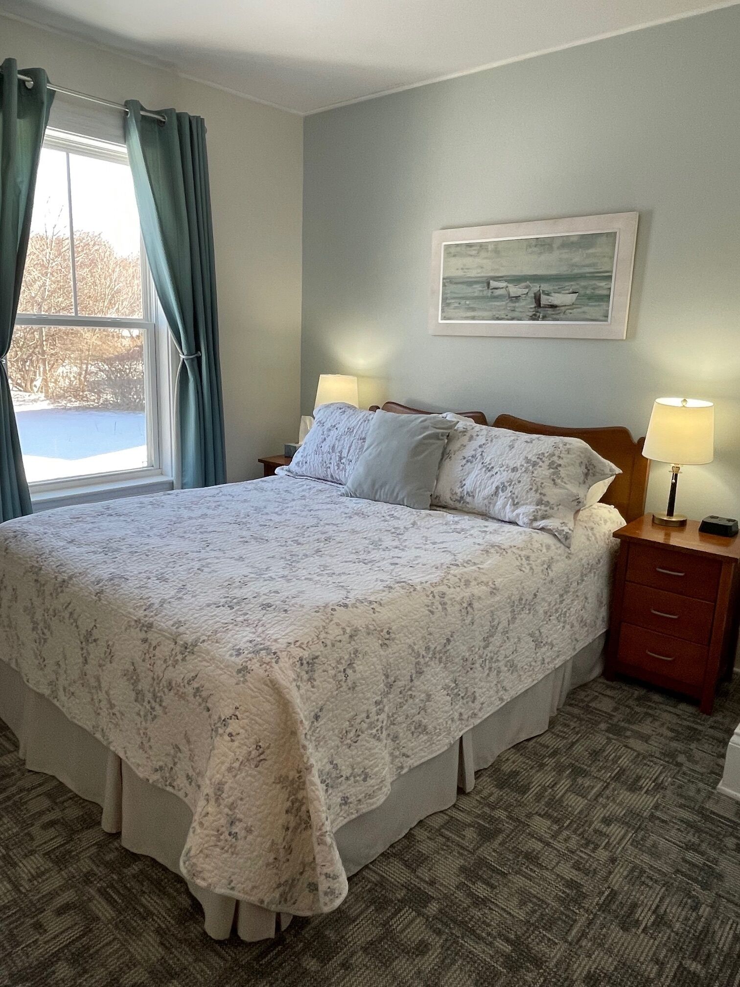 خزنة داخل الغرفة وبديكورات فريدة لكل غرفة وطراز فريد لكل وحدة