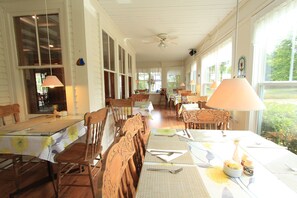 Desayuno buffet incluido todos los días