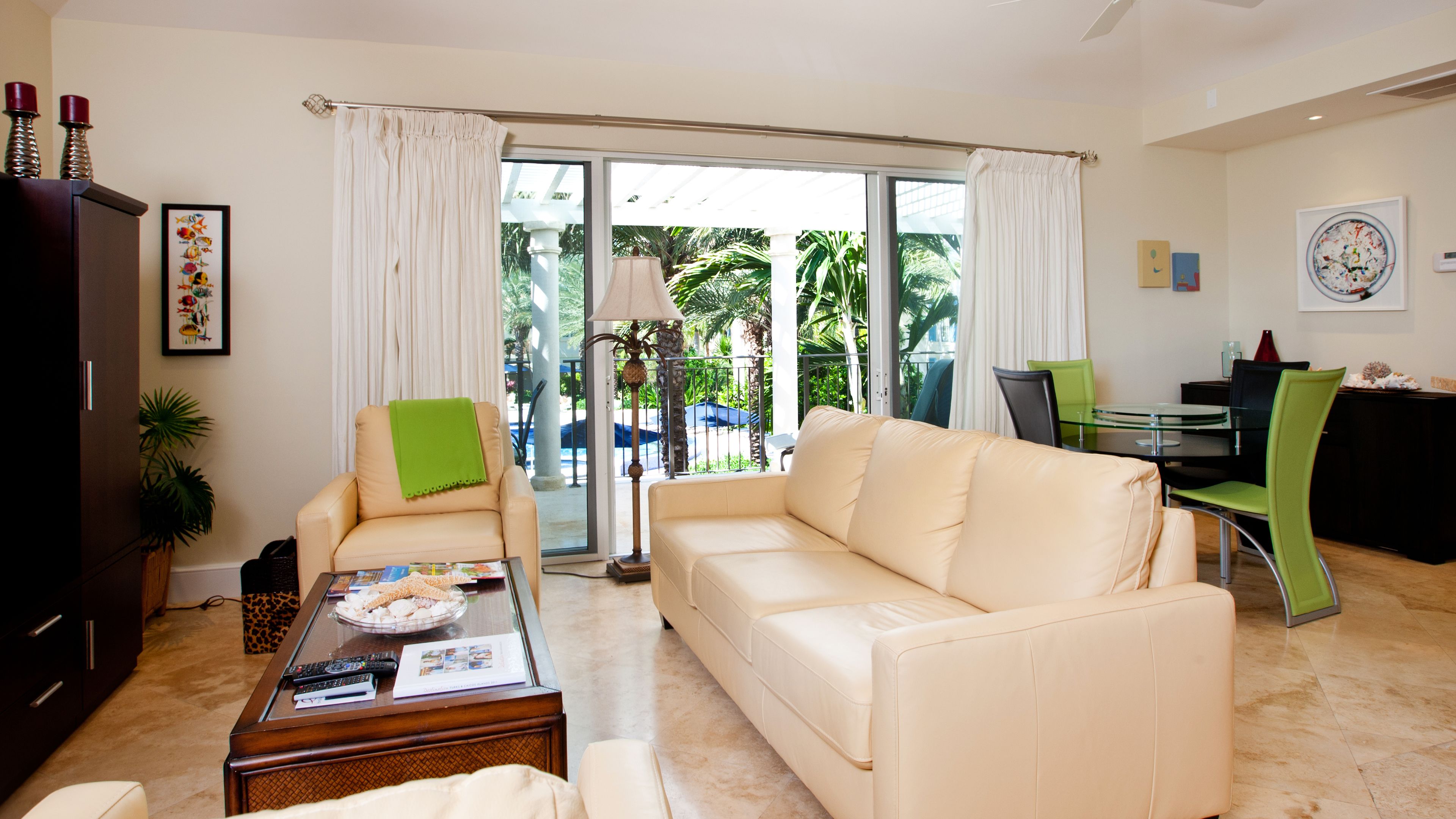 One Bedroom Suite with Pool/Garden view | Área de sala de estar