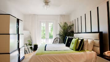 Premium bedding, in-room safe, individually decorated
