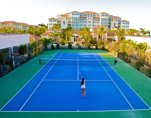 Tennis court - The Regent Grand (Providenciales)