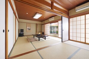 Premium bedding, pillowtop beds, in-room safe, desk