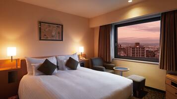 Premium bedding, pillowtop beds, in-room safe, desk