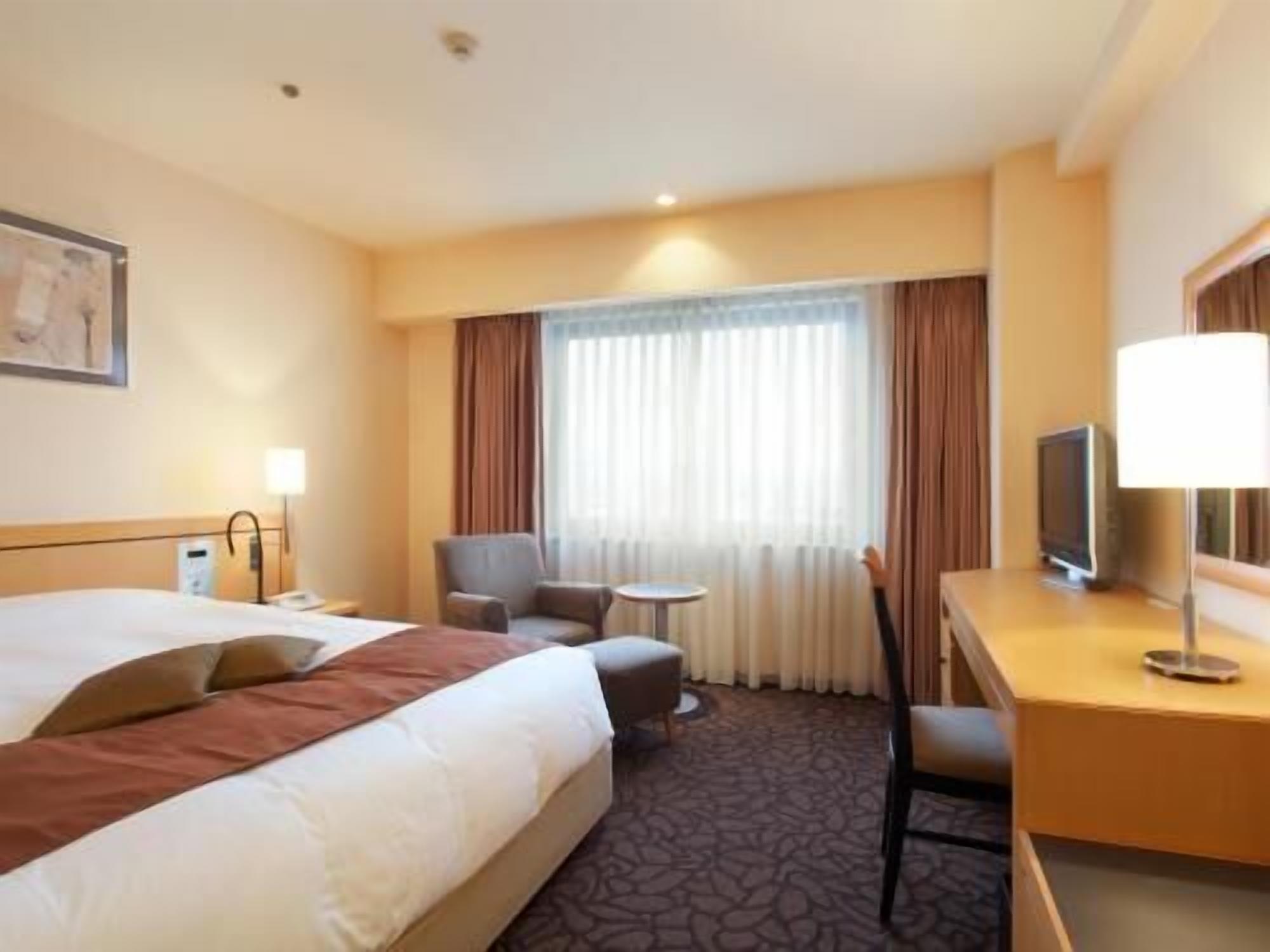 Premium bedding, pillow-top beds, in-room safe, desk