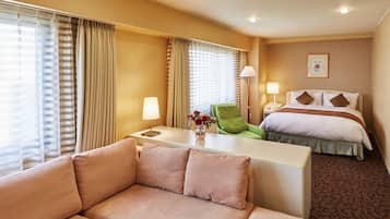 Premium bedding, pillowtop beds, in-room safe, desk