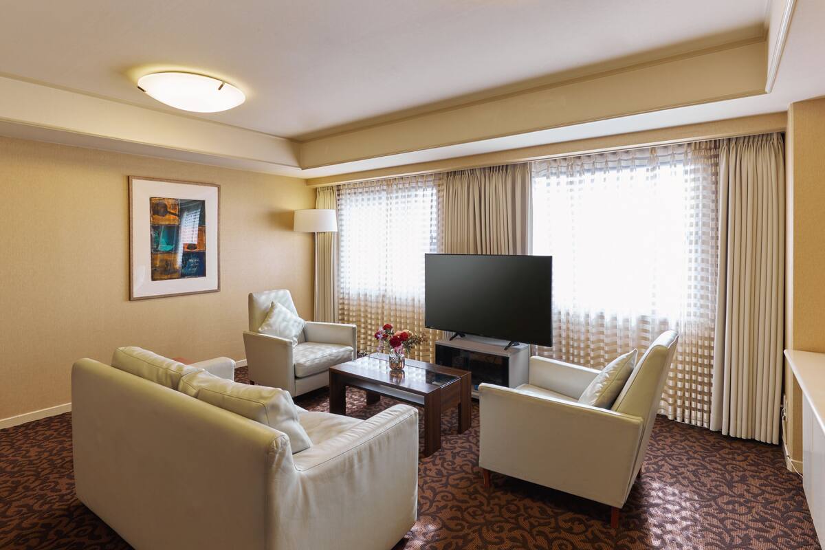 1 bedroom, premium bedding, pillow-top beds, in-room safe