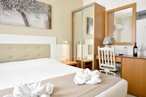 Quarto casal, vista para o mar | Serviço de quarto: opções para refeição