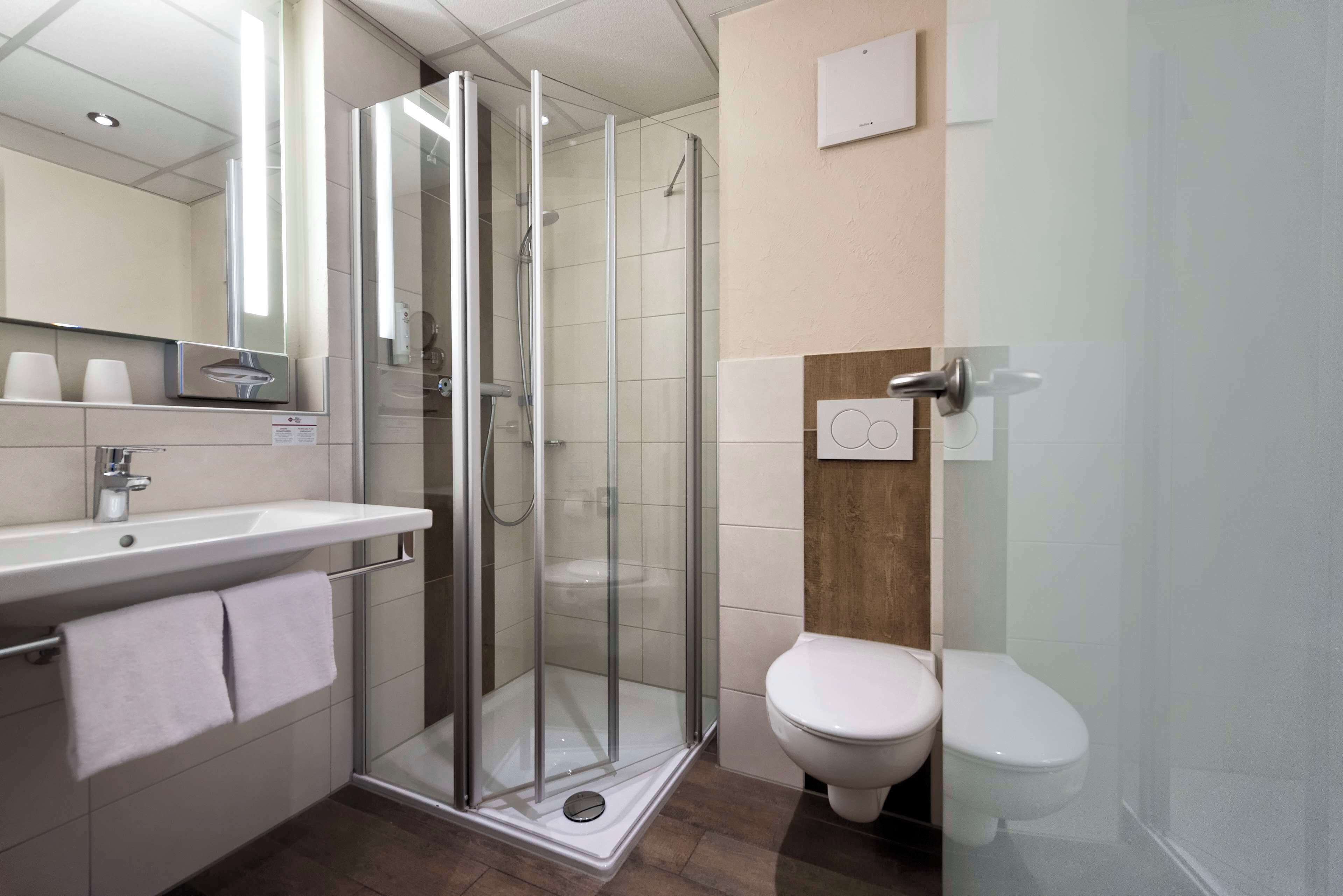 galery room | bathroom | shower, free toiletries, hair dryer, bathrobes