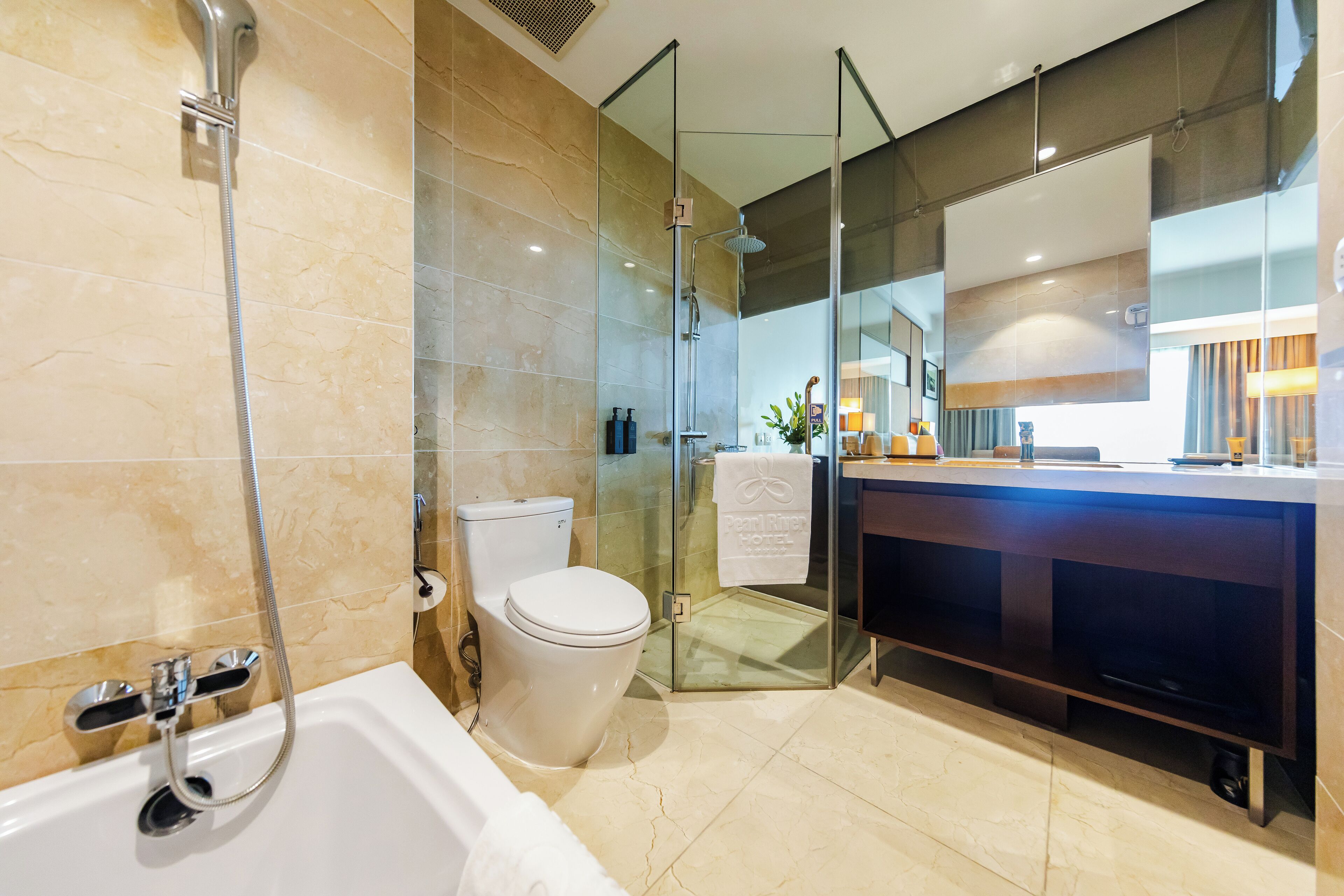 deluxe double room | bathroom | separate bathtub and shower, hydromassage showerhead, free toiletries