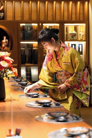 2 restaurants, breakfast, lunch served; local and international cuisine - Pearl River Hotel (Hai Phong)