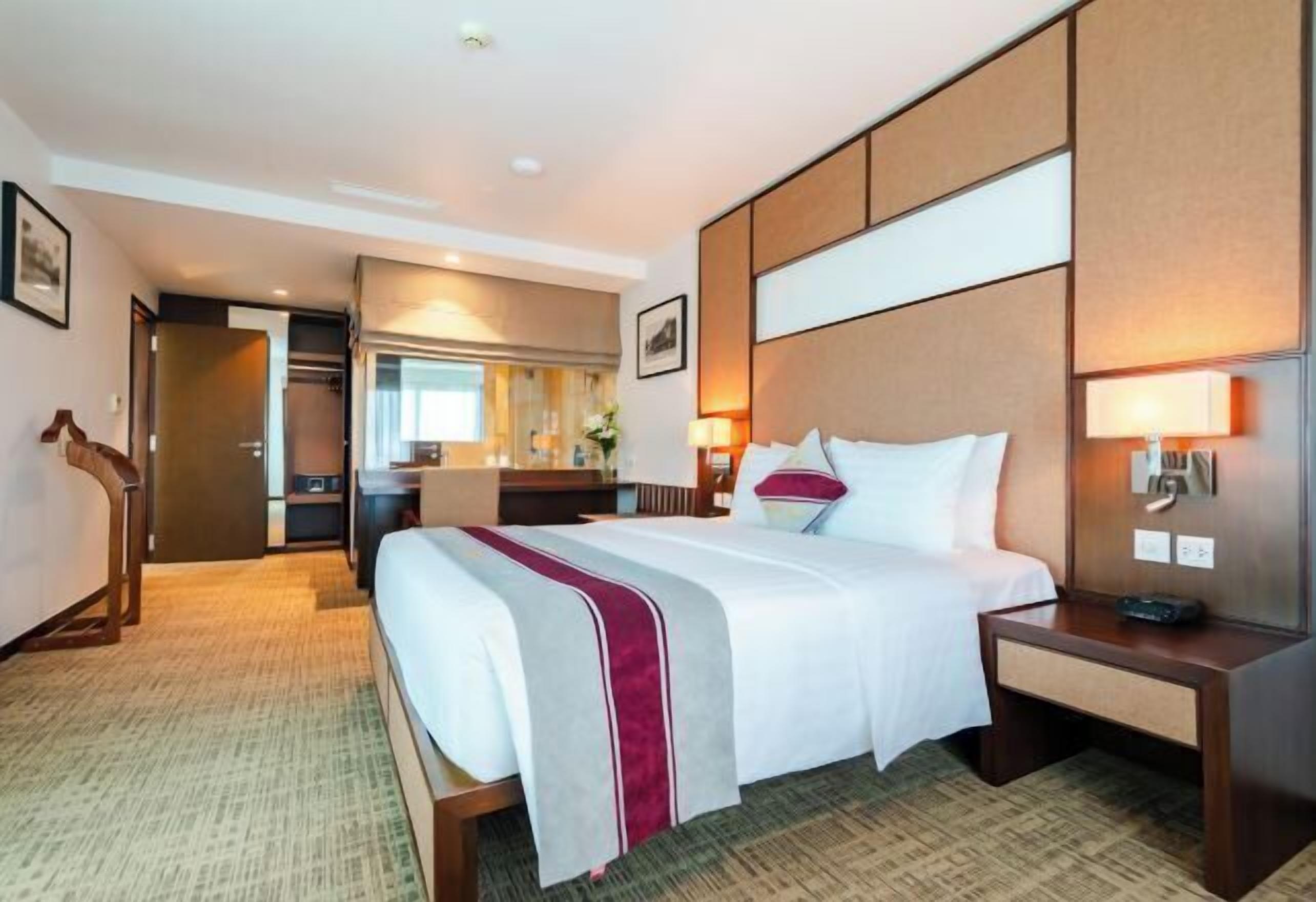 Literie de qualité supérieure, coffres-forts dans les chambres, bureau