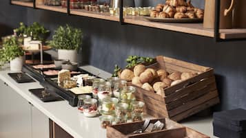 Free daily buffet breakfast