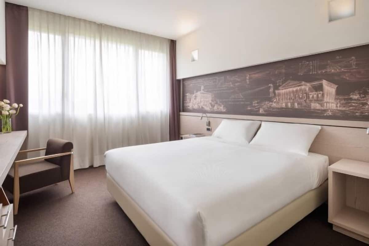 Frette Italian sheets, premium bedding, memory-foam beds, in-room safe