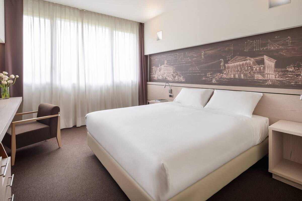 Frette Italian sheets, premium bedding, memory foam beds, minibar