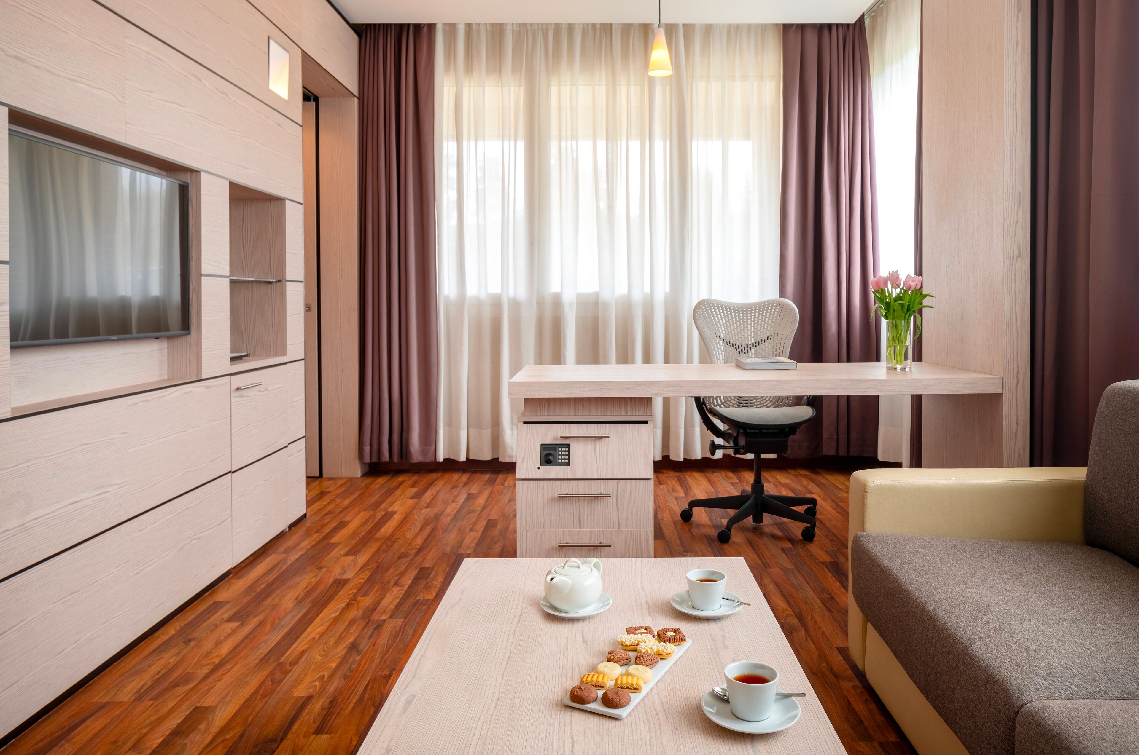 frette italian sheets, premium bedding, memory-foam beds, in-room safe