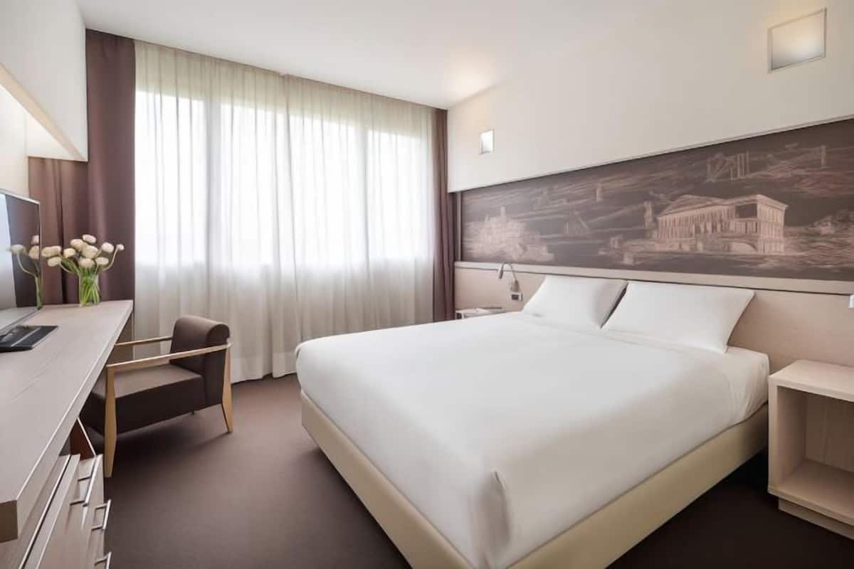 Frette Italian sheets, premium bedding, memory-foam beds, in-room safe