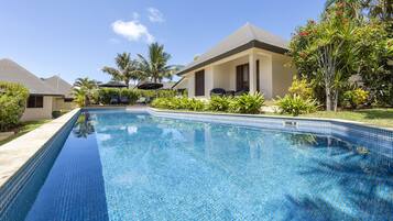 3 outdoor pools, pool umbrellas, pool loungers