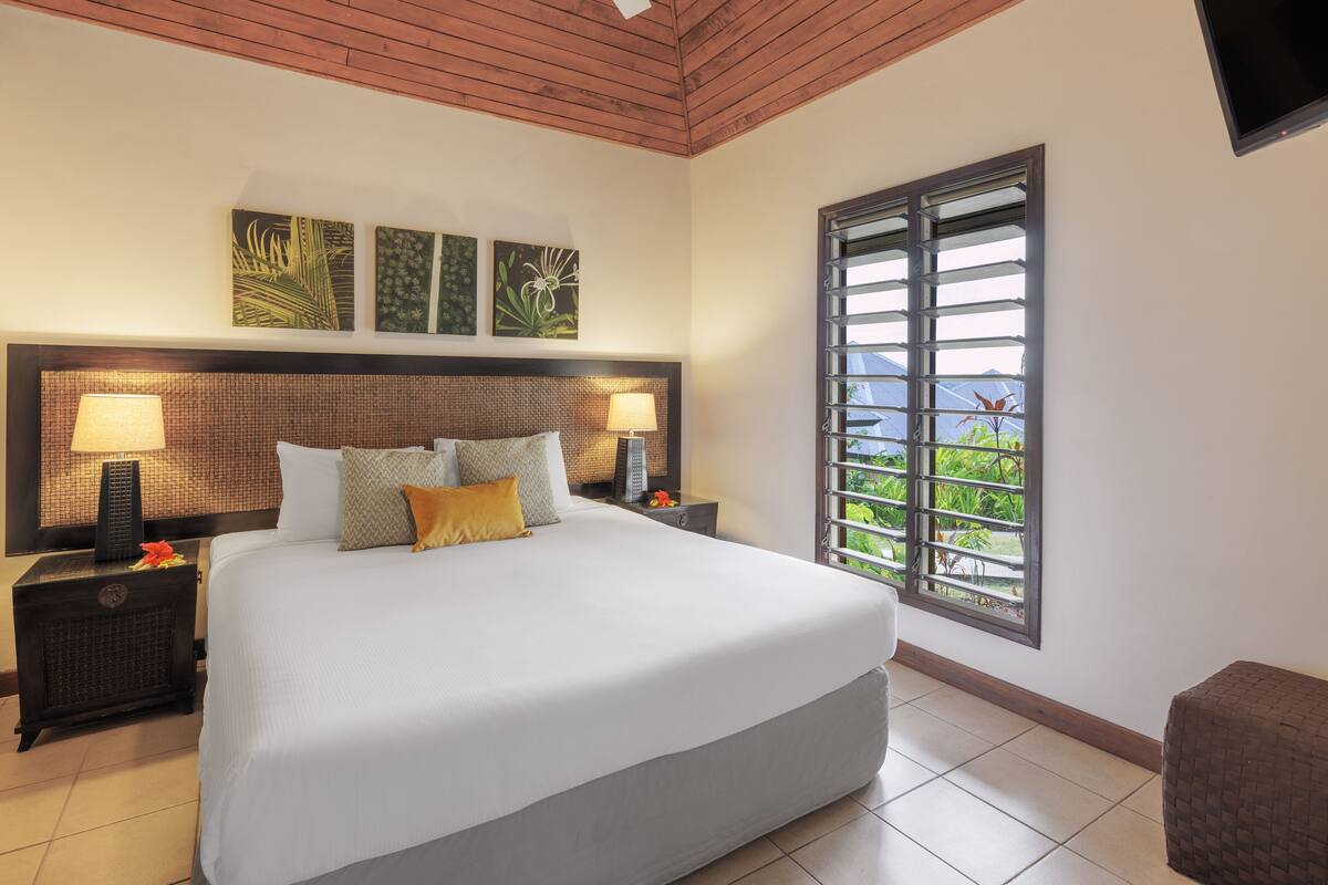 Bungalow, Garden View | Premium bedding, soundproofing, iron/ironing board, WiFi (free)