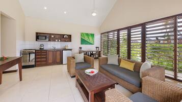 Standard Apartment, Private Pool, Garden View | Premium bedding, soundproofing, iron/ironing board, free WiFi