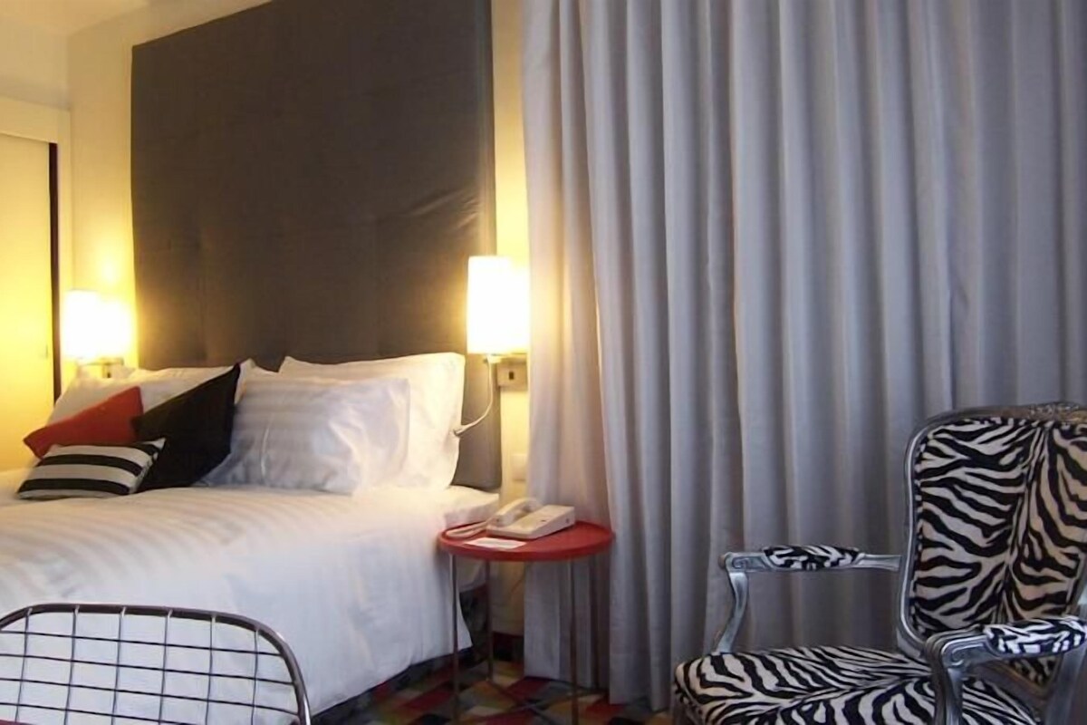In-room safe, desk, soundproofing, WiFi (free)