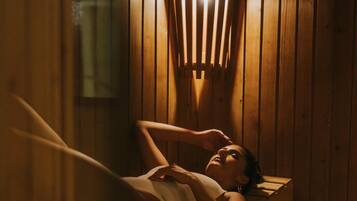 Sauna, boblebad, dampbad, tyrkisk bad/hammam, kropsbehandlinger