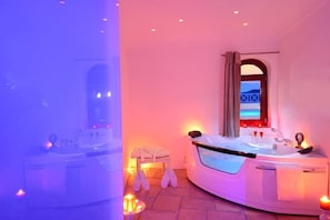 Villa, Jetted Tub (Absolute) | Premium bedding, pillowtop beds, minibar, in-room safe