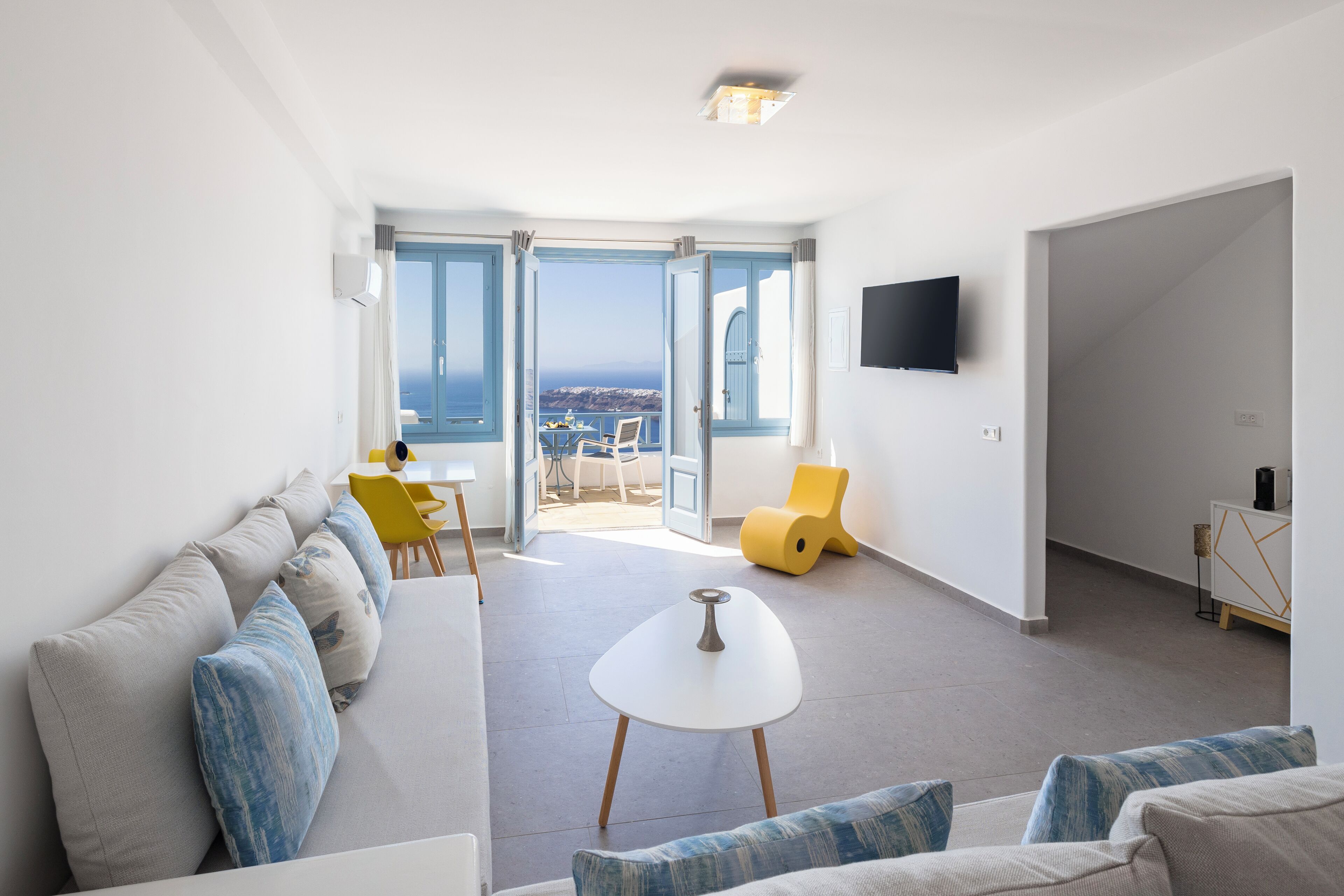 Phòng Suite (Bliss) | Bộ đồ giường cao cấp, nệm có lớp đệm bông, minibar 