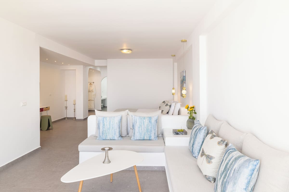 Suite (Bliss) | Premium bedding, pillowtop beds, minibar, in-room safe