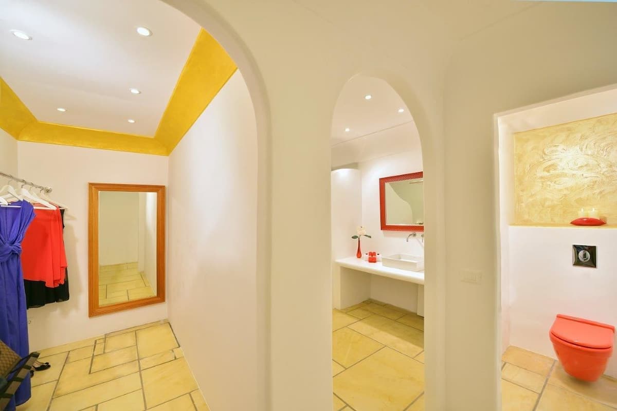 Villa, idromassaggio (Absolute) | Bagno | Doccia, set di cortesia firmato, asciugacapelli, accappatoio