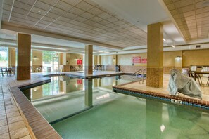 Indoor pool - Drury Inn & Suites Near La Cantera Parkway (San Antonio)
