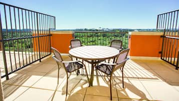 1 bedroom, in-room safe, desk, blackout curtains