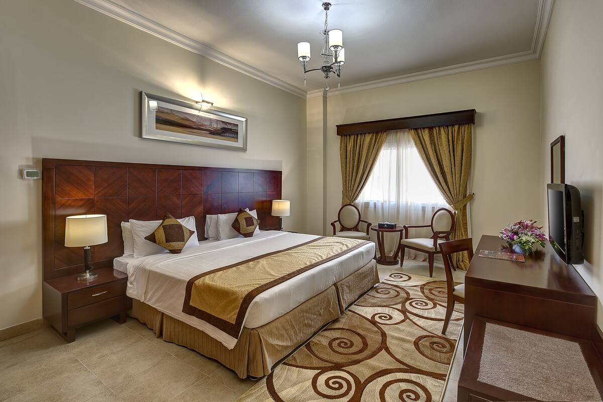 In-room safe, desk, laptop workspace, soundproofing