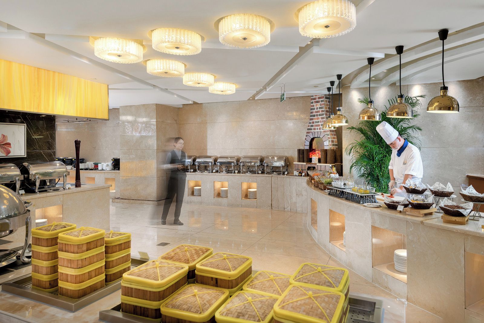 3 restaurants; breakfast, lunch, and dinner served