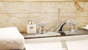 Separate tub and shower, deep soaking tub, rainfall showerhead - Radegast CBD Beijing (Beijing)