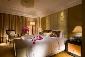 高档床上用品、Select Comfort 床、迷你吧、客房内保险箱