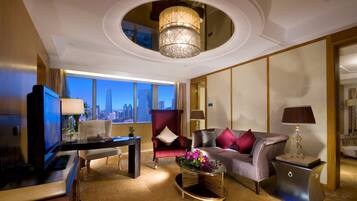 Phòng Suite Junior | Bộ đồ giường cao cấp, nệm Select Comfort, minibar